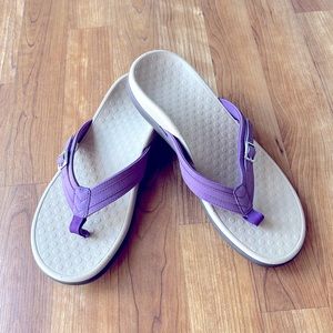 Vionic Sandals Purple Size 9